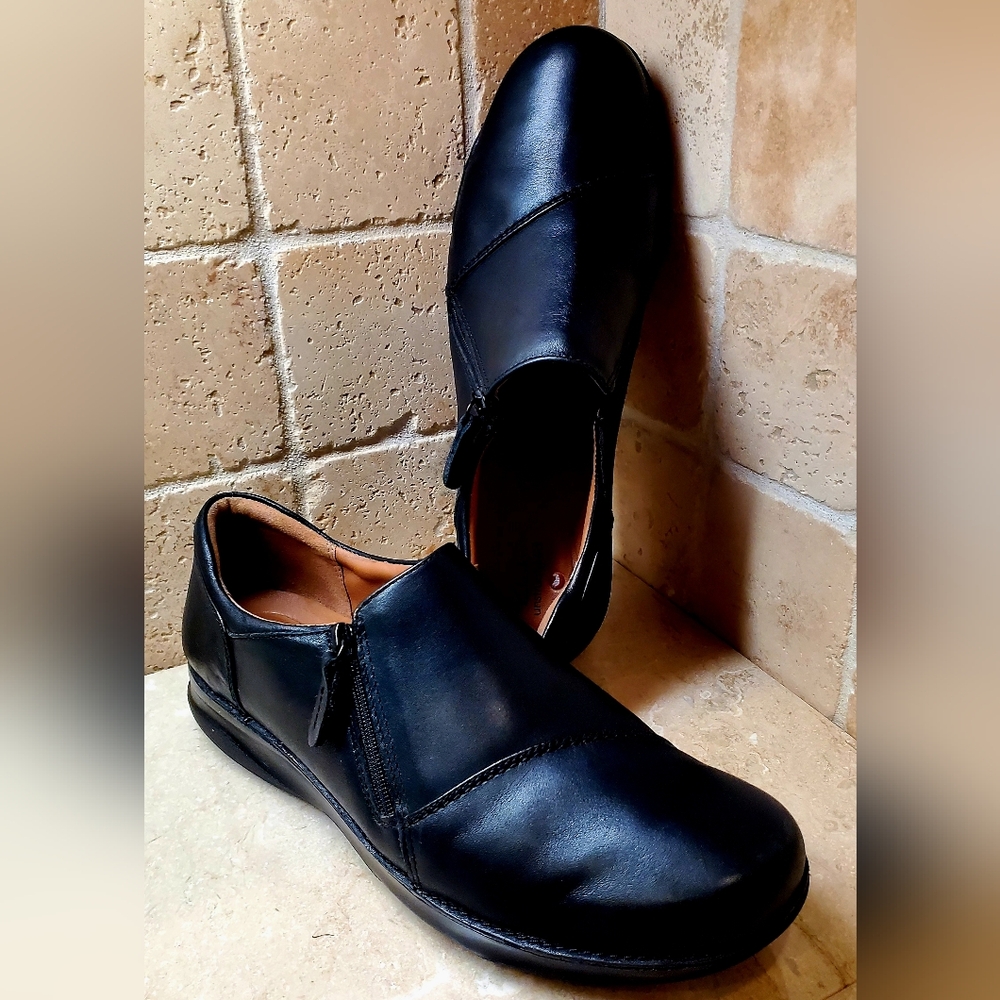 Clarks Women's Appley Size 11 Black Leather Side Zip Clogs/ Loafers